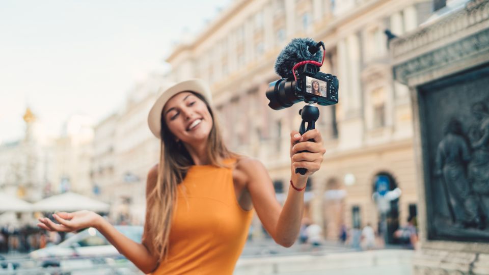 BEST Mirrorless Cameras for Vlogging